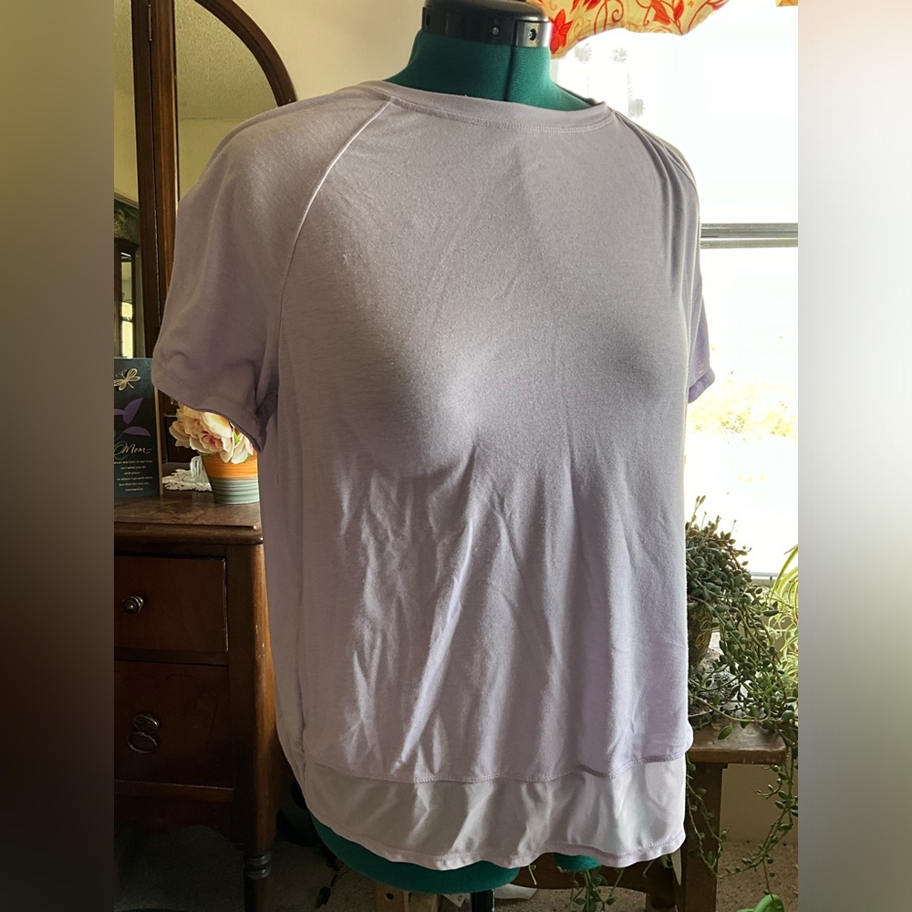 Avia Women’s Blouse Size Large Light Purple Mesh Bottom Criss Cross Back Hem